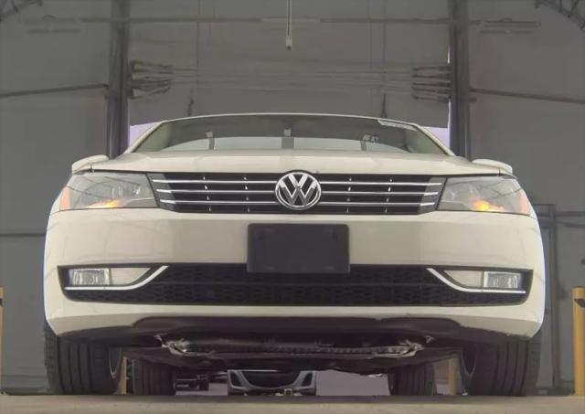 2014 Volkswagen Passat 3.6L V6 SEL Premium