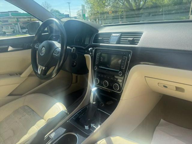 2014 Volkswagen Passat 3.6L V6 SEL Premium