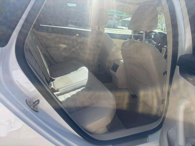 2014 Volkswagen Passat 3.6L V6 SEL Premium