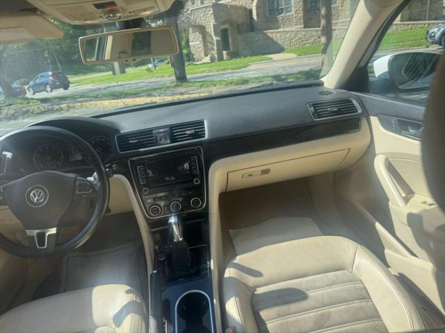 2014 Volkswagen Passat 3.6L V6 SEL Premium