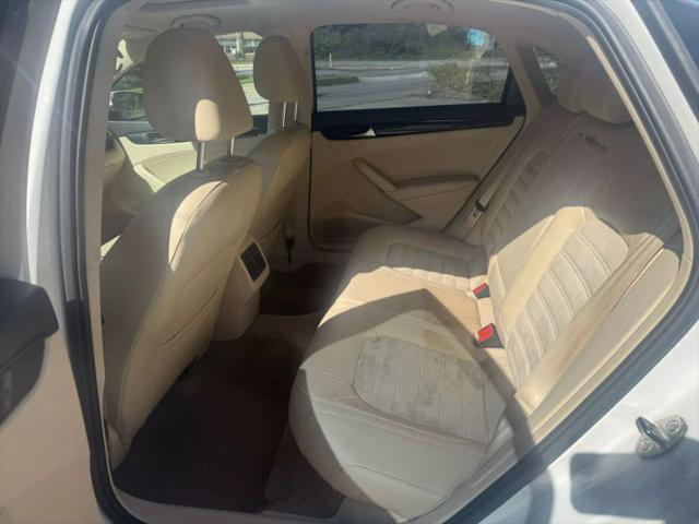 2014 Volkswagen Passat 3.6L V6 SEL Premium