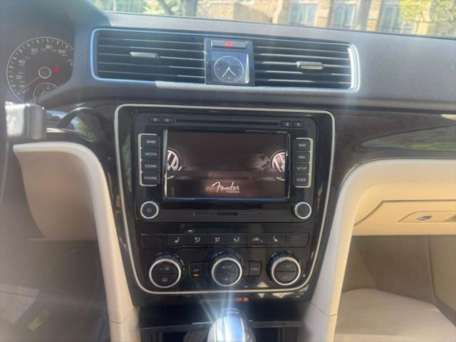 2014 Volkswagen Passat 3.6L V6 SEL Premium