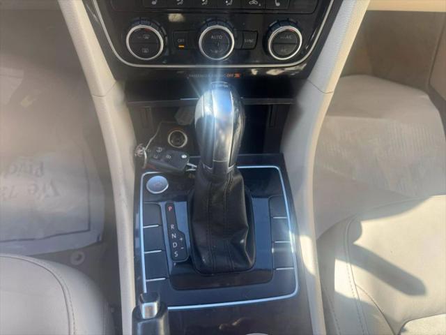 2014 Volkswagen Passat 3.6L V6 SEL Premium