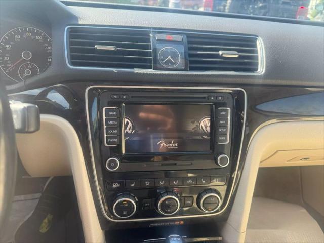 2014 Volkswagen Passat 3.6L V6 SEL Premium
