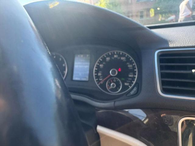 2014 Volkswagen Passat 3.6L V6 SEL Premium