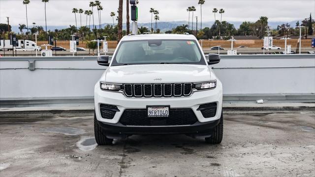 2023 Jeep Grand Cherokee Laredo 4x2