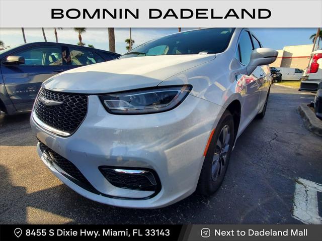 2022 Chrysler Pacifica Hybrid Touring L