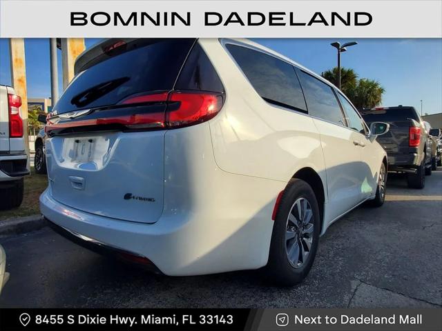 2022 Chrysler Pacifica Hybrid Touring L