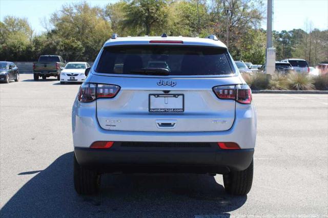 2025 Jeep Compass COMPASS LATITUDE 4X4