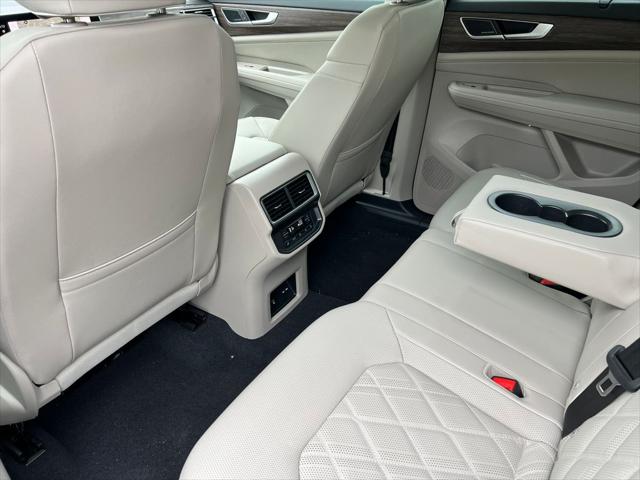 2025 Volkswagen Atlas 2.0T SEL Premium R-Line