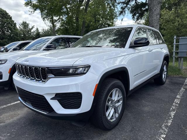 2025 Jeep Grand Cherokee GRAND CHEROKEE LAREDO X 4X4