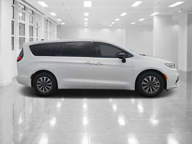 2025 Chrysler Pacifica Hybrid PACIFICA PLUG-IN HYBRID SELECT