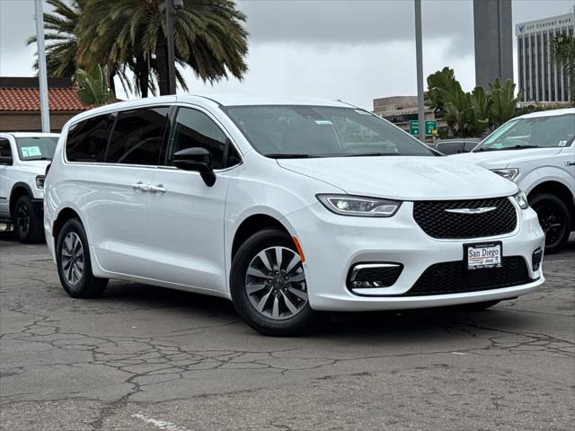 2025 Chrysler Pacifica Hybrid PACIFICA PLUG-IN HYBRID SELECT