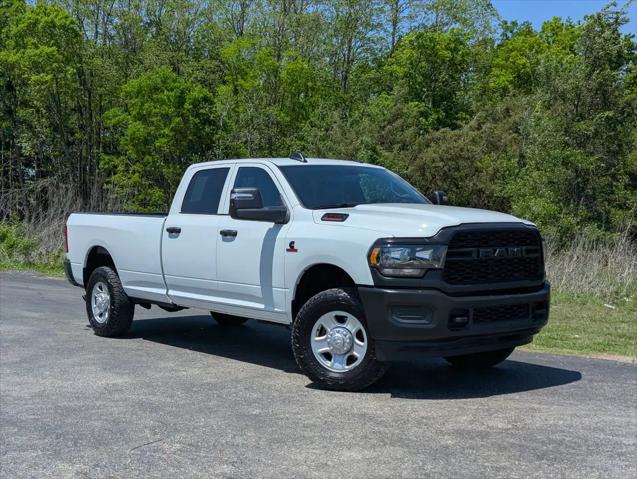 2023 RAM 3500 Tradesman Crew Cab 4x4 8 Box