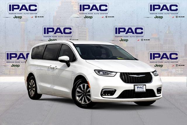 2023 Chrysler Pacifica Hybrid Touring L