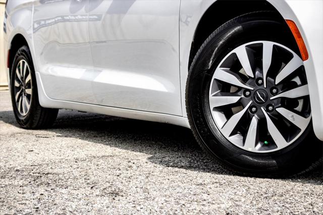 2023 Chrysler Pacifica Hybrid Touring L