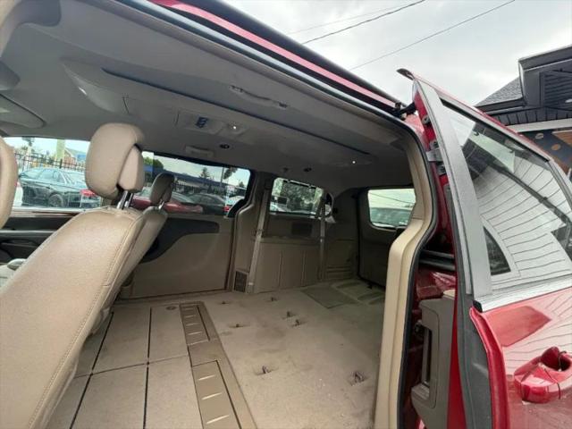 2011 Chrysler Town & Country Touring-L