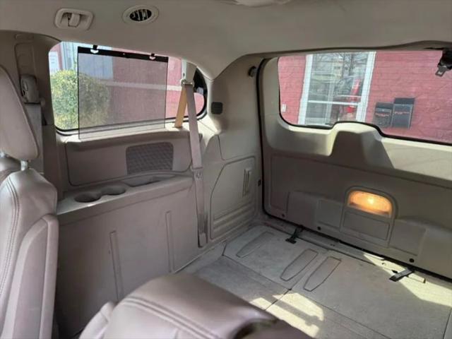 2011 Chrysler Town & Country Touring-L