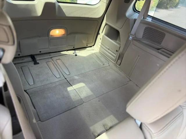 2011 Chrysler Town & Country Touring-L