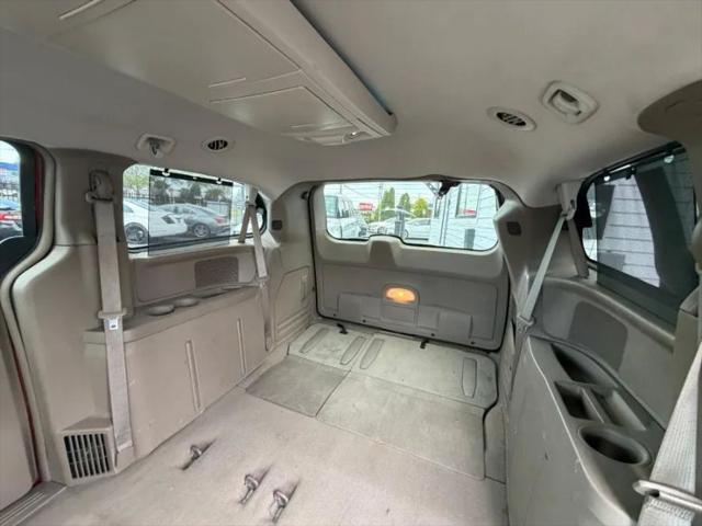 2011 Chrysler Town & Country Touring-L
