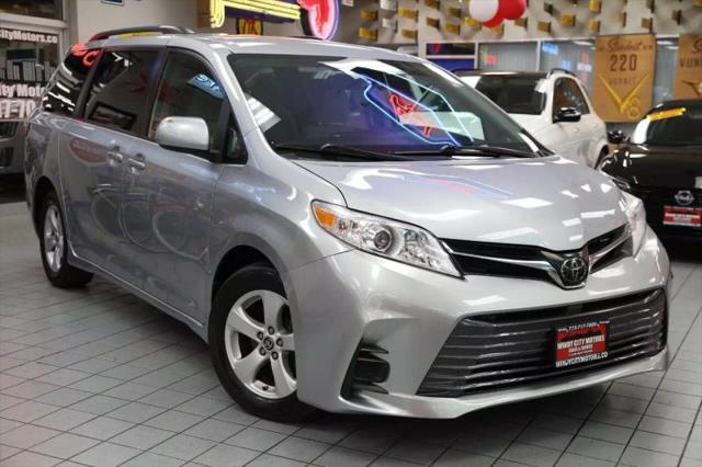 2020 Toyota Sienna LE for sale in Chicago, IL