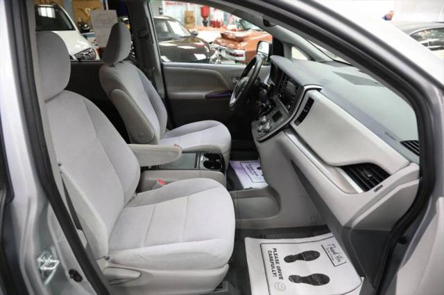 2020 Toyota Sienna LE