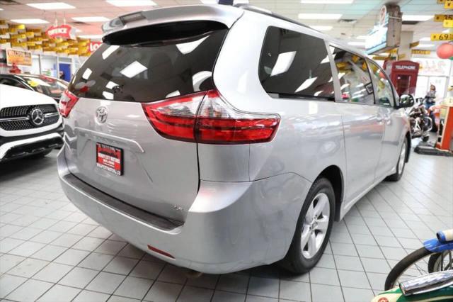 2020 Toyota Sienna LE