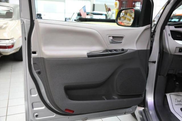 2020 Toyota Sienna LE