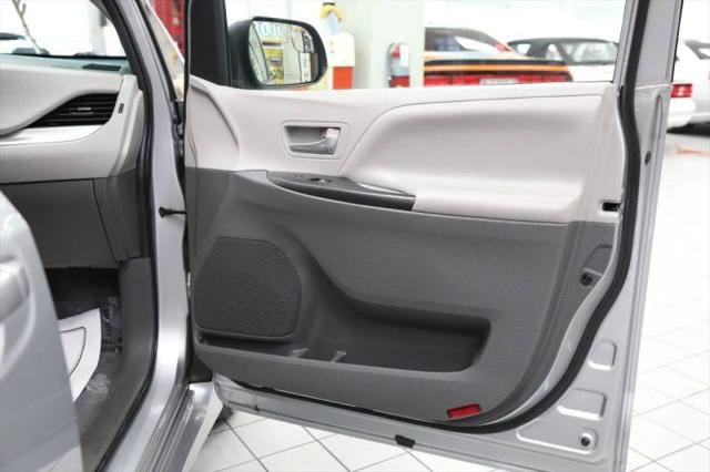 2020 Toyota Sienna LE