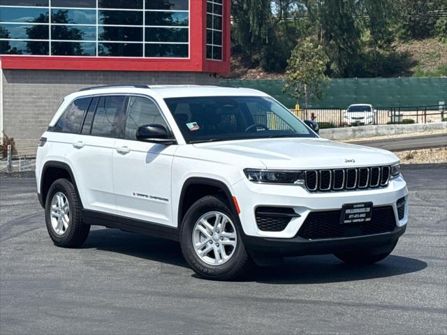 2023 Jeep Grand Cherokee Laredo 4x2
