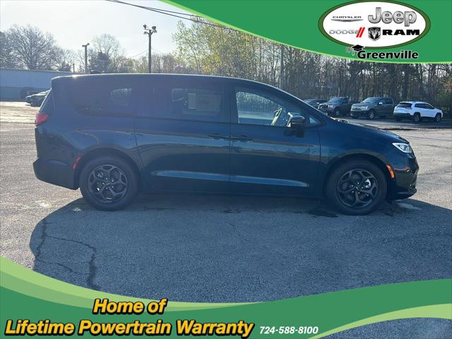 2023 Chrysler Pacifica Hybrid PACIFICA PLUG-IN HYBRID TOURING L