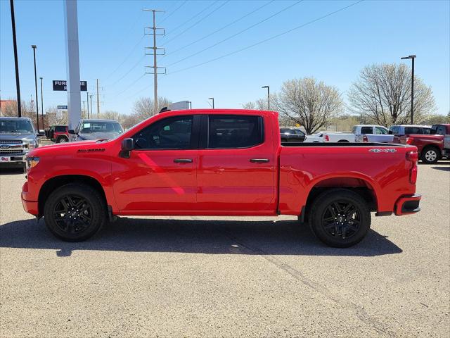 2023 Chevrolet Silverado 1500 4WD Crew Cab Short Bed Custom