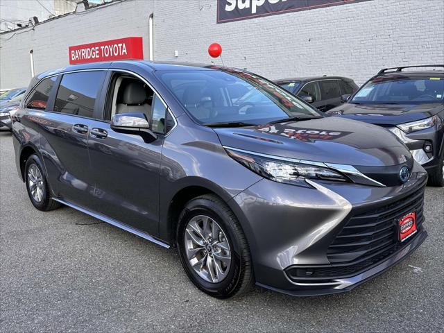 2024 Toyota Sienna LE [7]