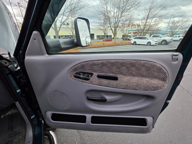 1999 Dodge Ram 2500 4X4 6-SPEED MANUAL / 5.9L CUMMINS DIESEL / LONGBED