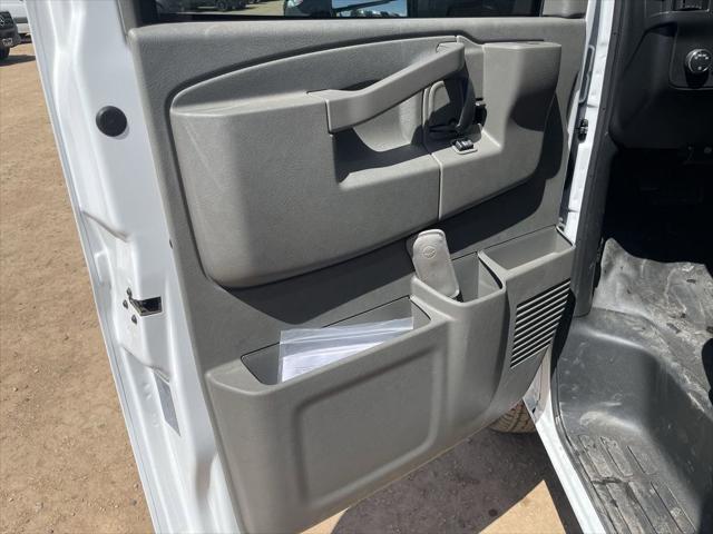 2025 GMC Savana Cutaway Work Van