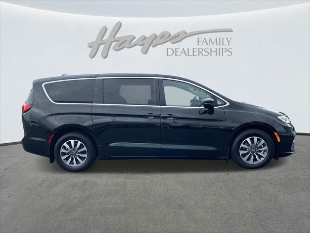 2022 Chrysler Pacifica Hybrid Touring L