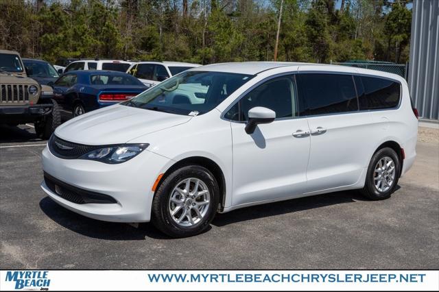 2022 Chrysler Voyager LX