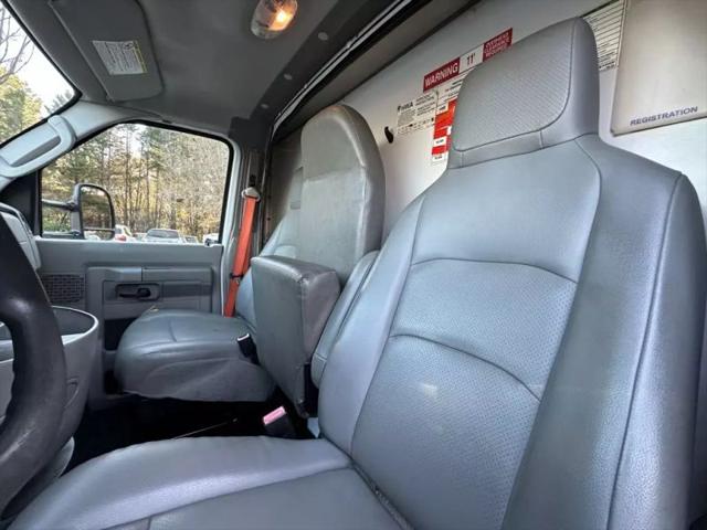 2015 Ford E-350 Cutaway Base