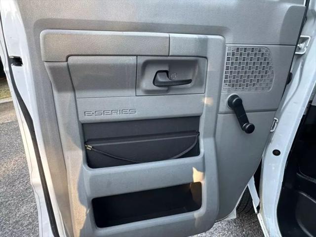 2015 Ford E-350 Cutaway Base