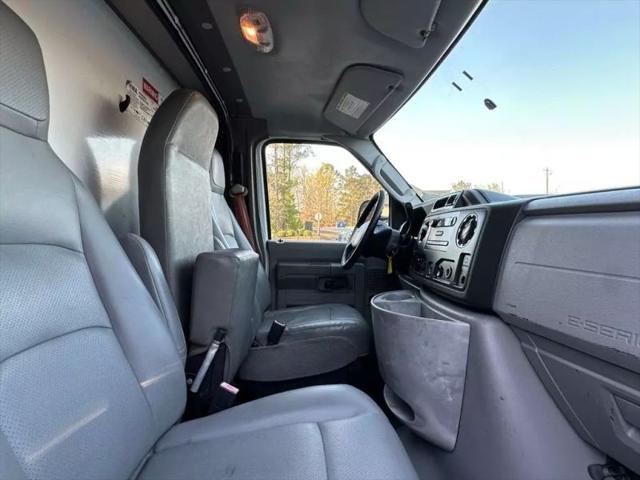 2015 Ford E-350 Cutaway Base