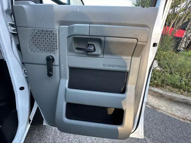 2015 Ford E-350 Cutaway Base