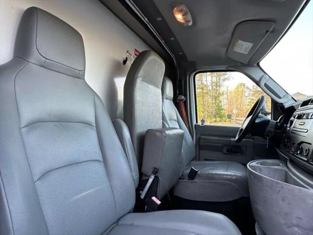 2015 Ford E-350 Cutaway Base