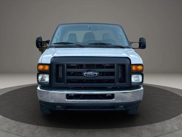 2015 Ford E-350 Cutaway Base