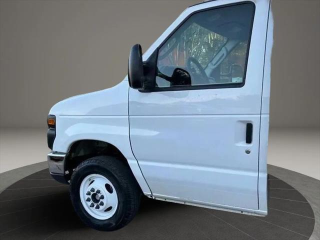 2015 Ford E-350 Cutaway Base