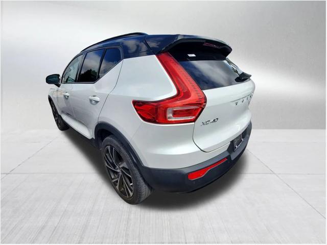 2022 Volvo XC40 T5 R-Design