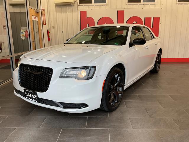 2022 Chrysler 300 Touring