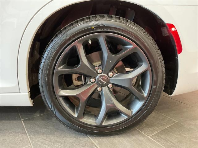 2022 Chrysler 300 Touring