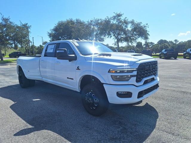 2025 RAM Ram 3500 RAM 3500 LIMITED CREW CAB 4X4 8 BOX