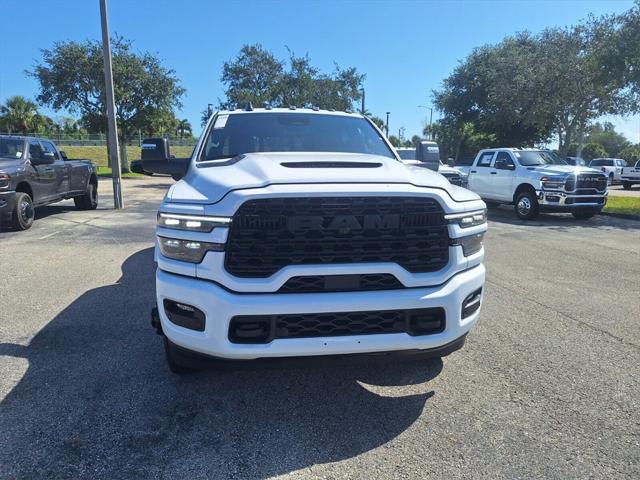 2025 RAM Ram 3500 RAM 3500 LIMITED CREW CAB 4X4 8 BOX