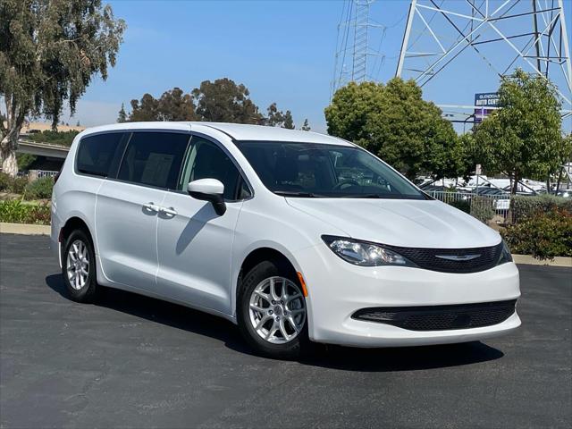 2022 Chrysler Voyager LX
